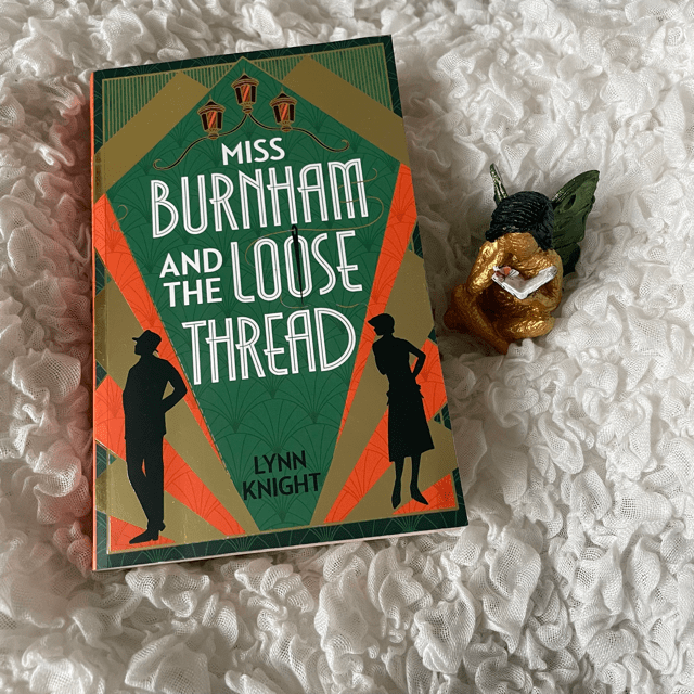 Miss Burnham and the Loose Thread by Lynn&nbsp;Knight